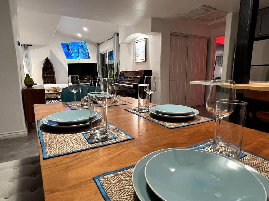 Stylish Mediterranean Villa, Pool, Jacuzzi, Hollywood & Malibu Bliss ロサンゼルス エクステリア 写真