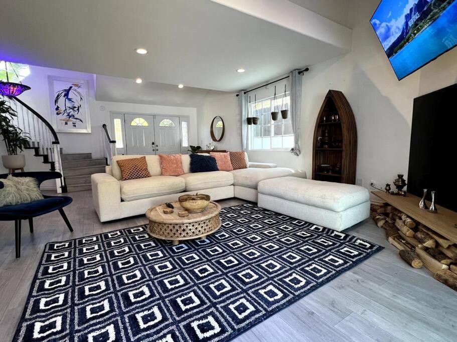 Stylish Mediterranean Villa, Pool, Jacuzzi, Hollywood & Malibu Bliss ロサンゼルス エクステリア 写真